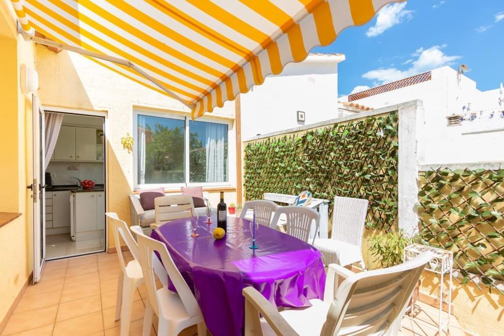 S46-Casa De Vacaciones Climatizada Con Piscina, En El Centro Junto Al Mar, Barbacoa Y Wiifi Empuriabrava Exteriér fotografie