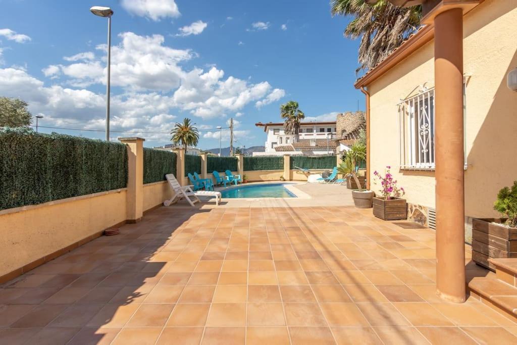 S46-Casa De Vacaciones Climatizada Con Piscina, En El Centro Junto Al Mar, Barbacoa Y Wiifi Empuriabrava Exteriér fotografie