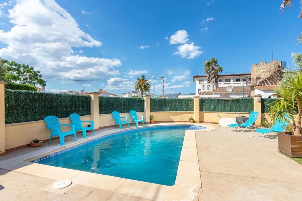 S46-Casa De Vacaciones Climatizada Con Piscina, En El Centro Junto Al Mar, Barbacoa Y Wiifi Empuriabrava Exteriér fotografie